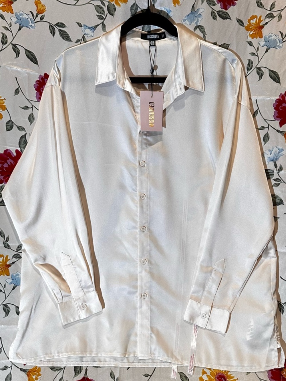 MISSGUIDED ELEGANT CREAM SATIN LONG-SLEEVED BUTTON DOWN OVERSIZED SHIRT US 4